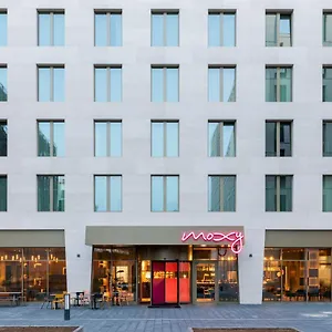 Hotell Moxy ***